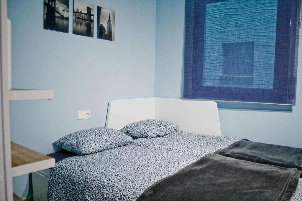 Postel nebo postele na pokoji v ubytování Urban Manresa-City center apartment with balcony