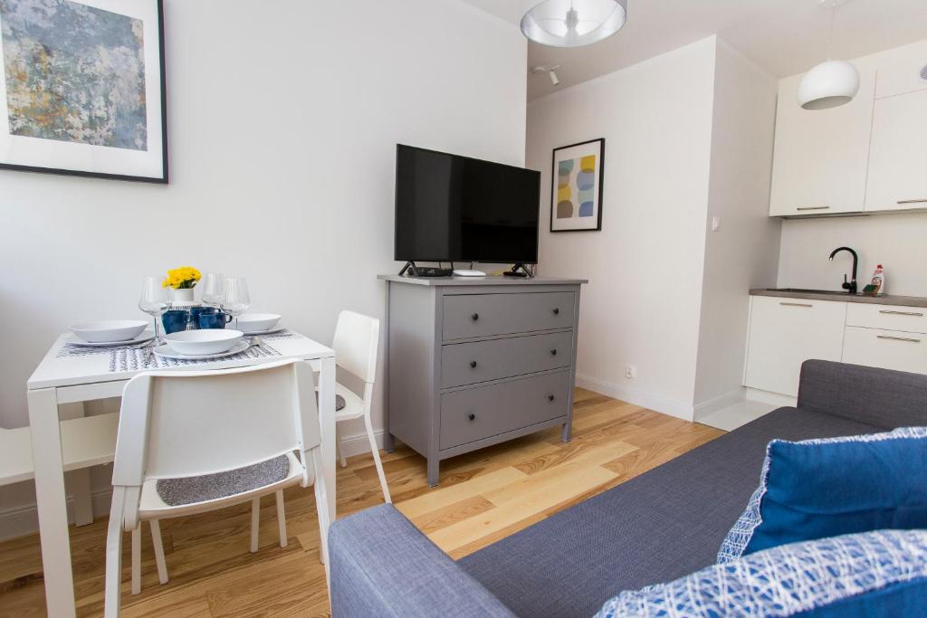 a small living room with a table and a tv at CR Kameralny Apartament przy Pałacu Branickich in Białystok