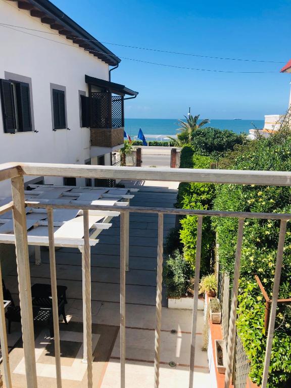 Balkón nebo terasa v ubytování Hotel La Rosetta Scauri
