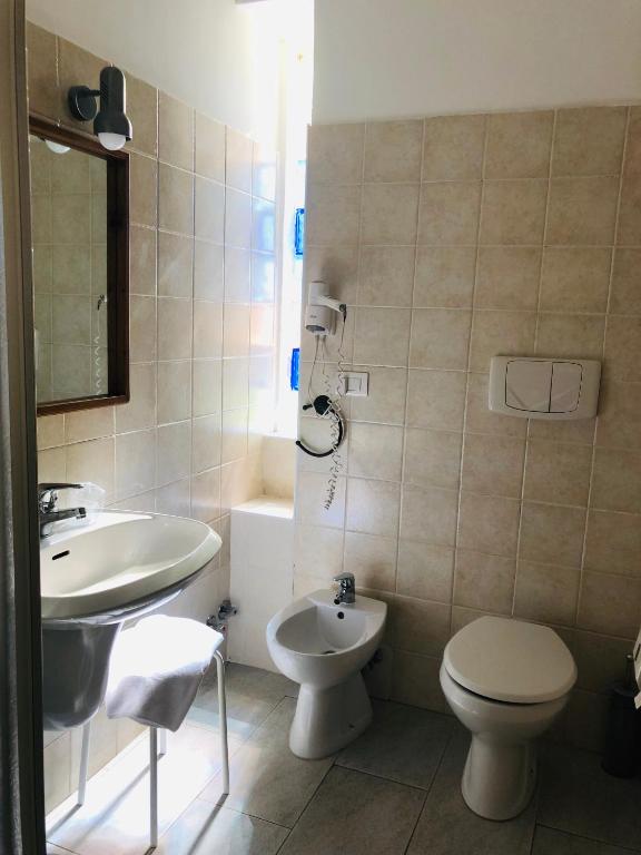 Koupelna v ubytování Hotel La Rosetta Scauri