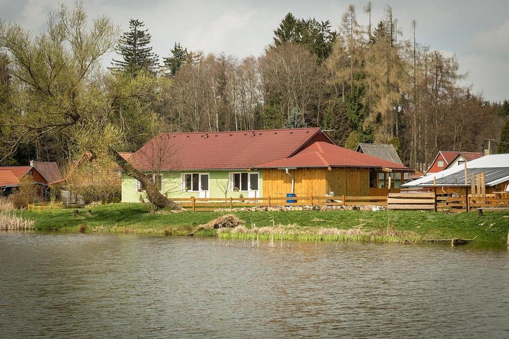 Pastatas, kuriame yra šie svečių namai