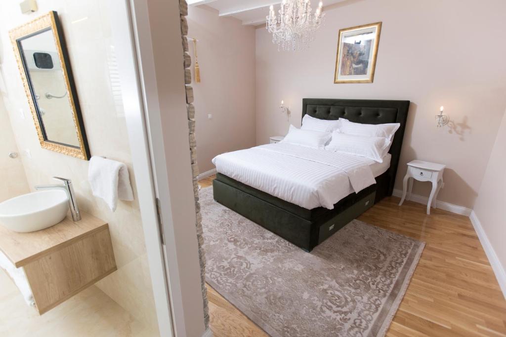 Postel nebo postele na pokoji v ubytování San Mihael luxury rooms 1