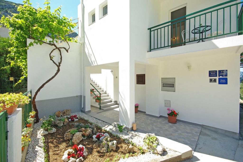 Jardin de l'établissement Apartmani Maslina