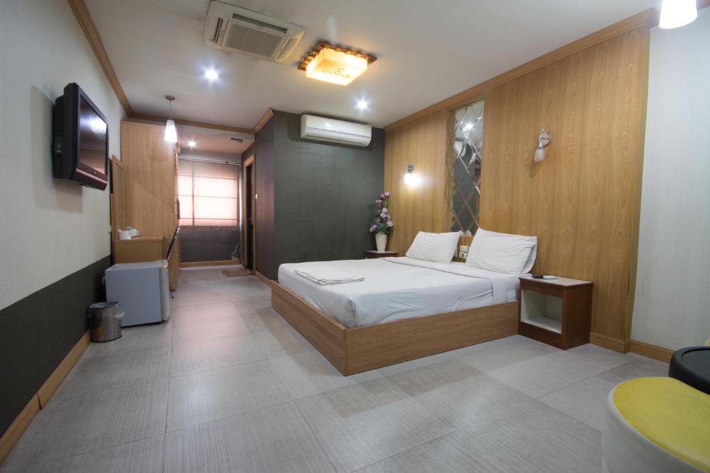 Katil atau katil-katil dalam bilik di Khon Kaen Ruenrom Hotel