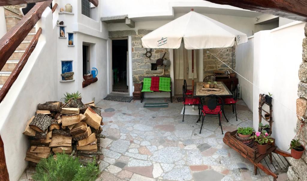 Patio nebo venkovní prostory v ubytování B&B Pascal House Nuoro_IUN E5016