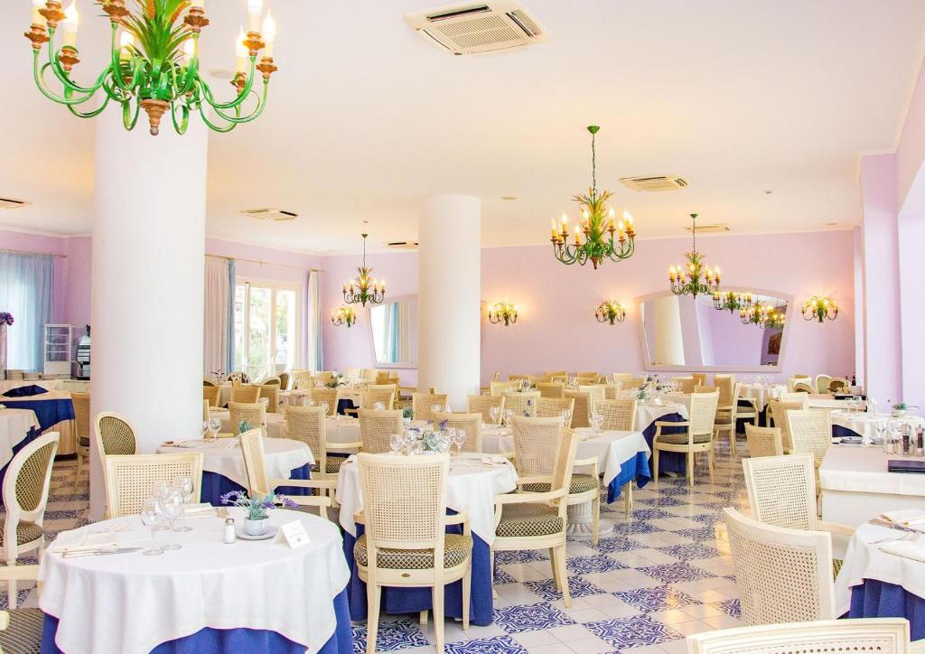Restaurace v ubytování Hotel Gran Paradiso