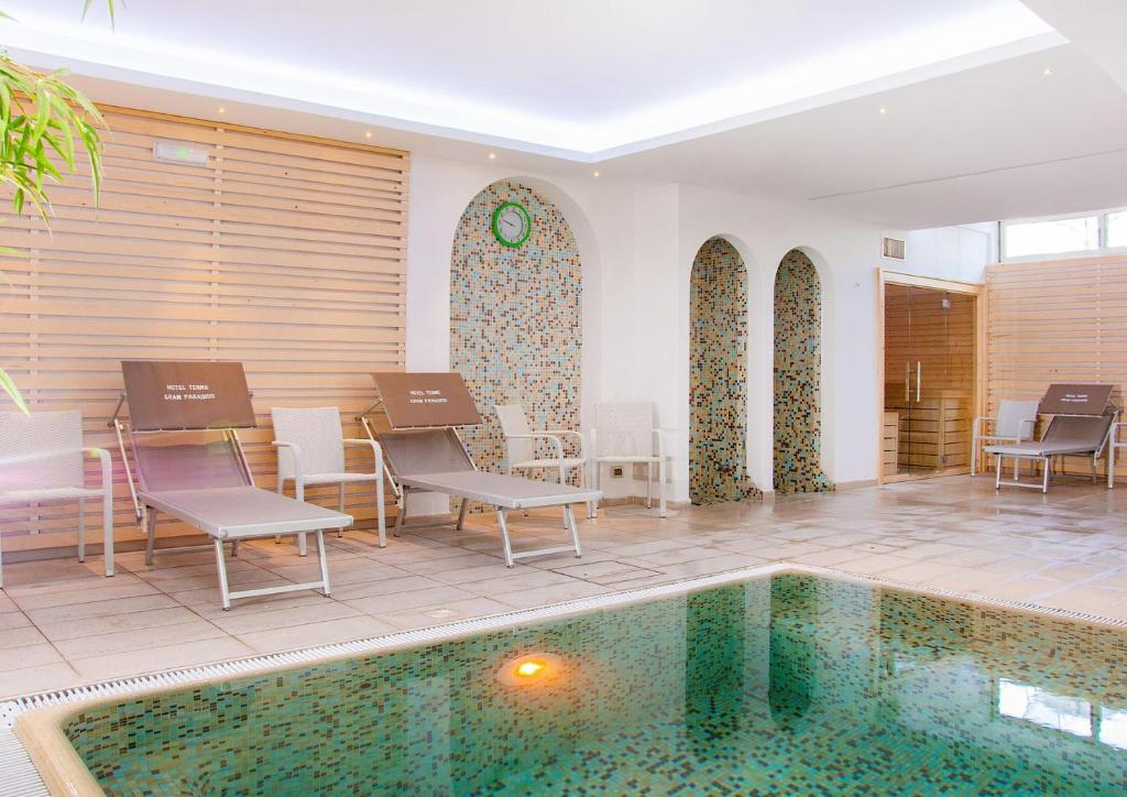 Bazén v ubytování Hotel Gran Paradiso nebo v jeho okolí