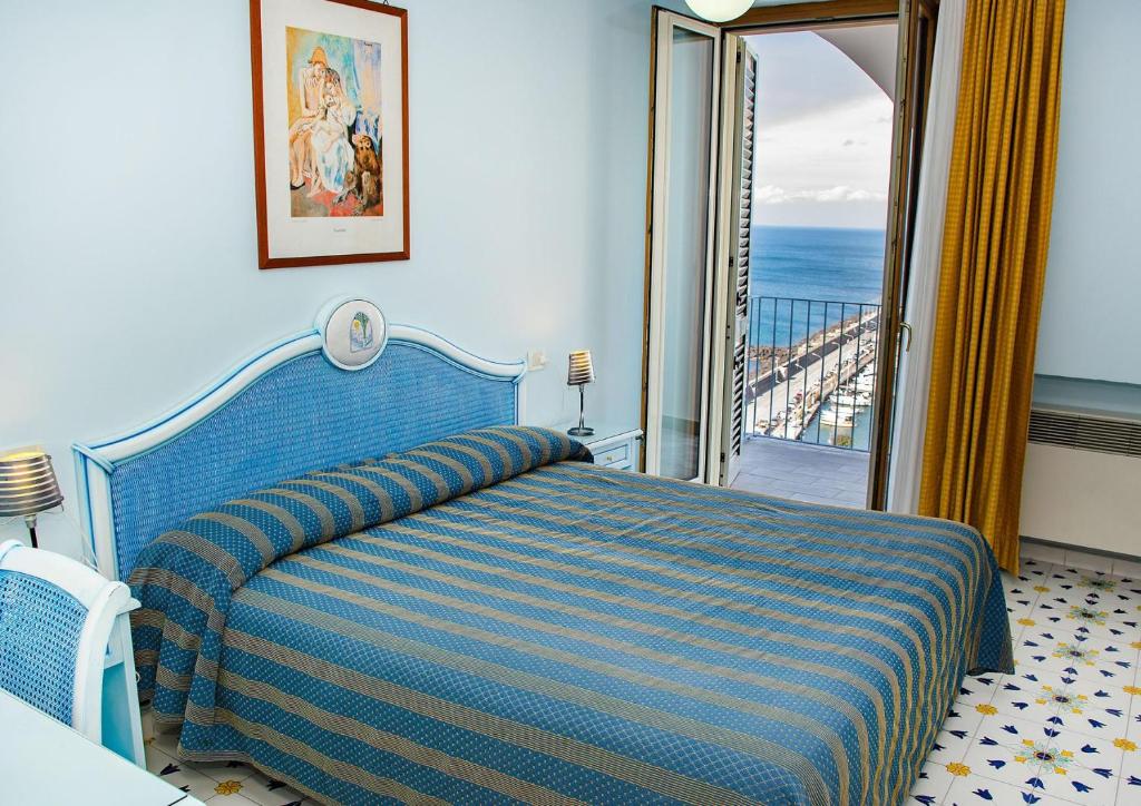 Postel nebo postele na pokoji v ubytování Hotel Gran Paradiso