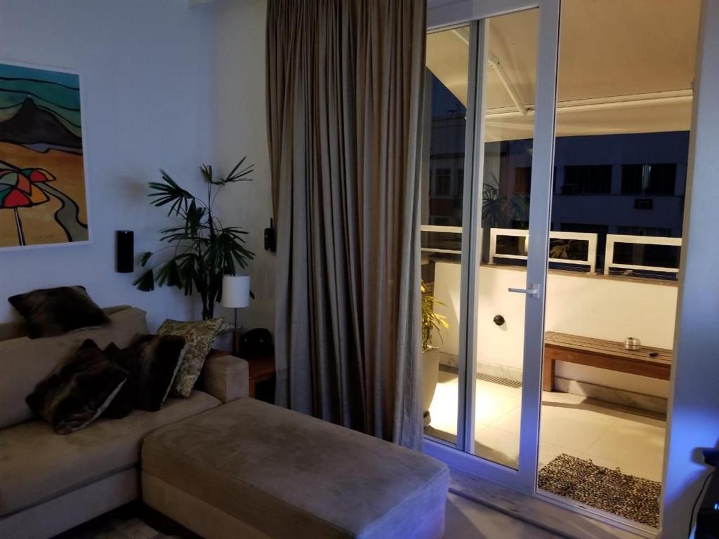  Top floor with balcony in Copacabana