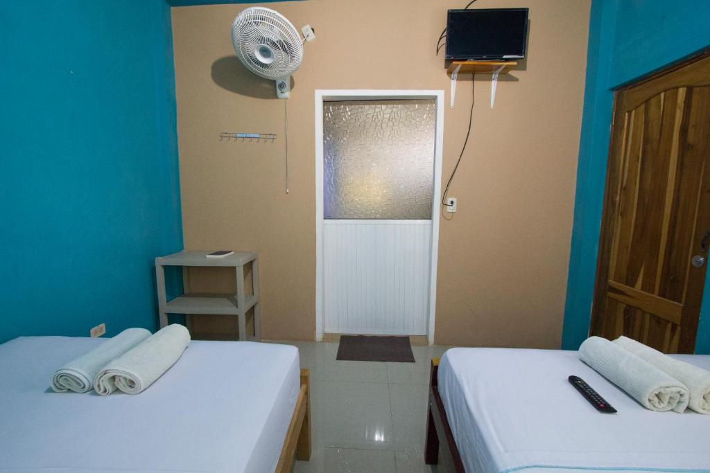 Postel nebo postele na pokoji v ubytování Hostal Alcazaba
