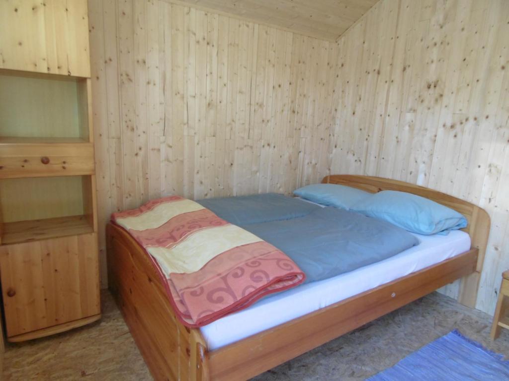 Postel nebo postele na pokoji v ubytování Göcsej Völgye Kemping