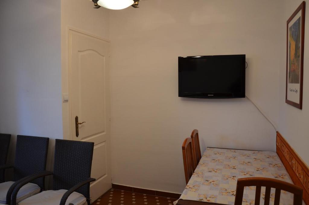 Telewizja i/lub zestaw kina domowego w obiekcie Orchidea Apartman