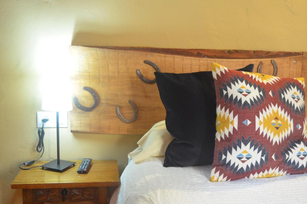 A bed or beds in a room at Hostal Refugio De Gredos