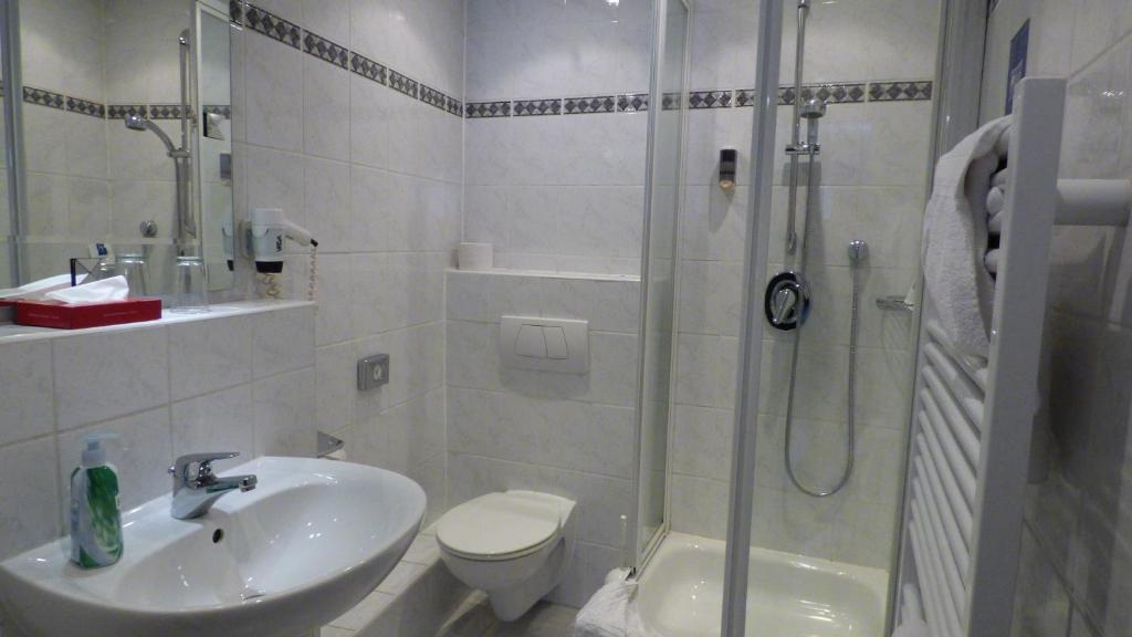 Central Hotel - Triple Room