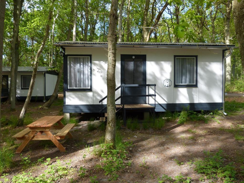 DDR Bungalow direkt am Strand auf Rügen - Bungalow 4 Sur La Plage