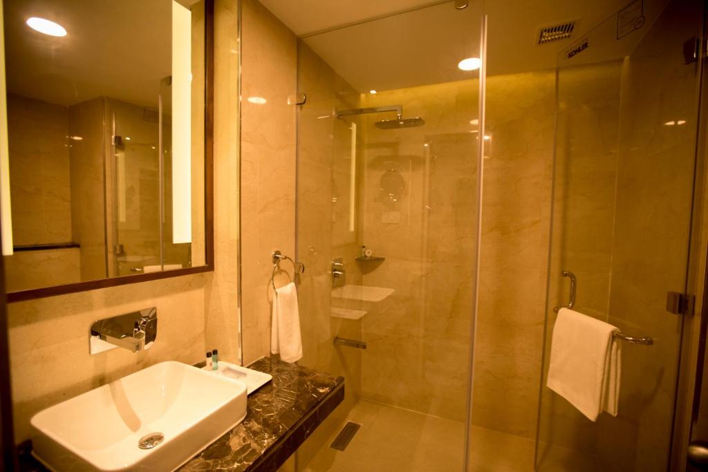 Koupelna v ubytování S Hotels Chennai