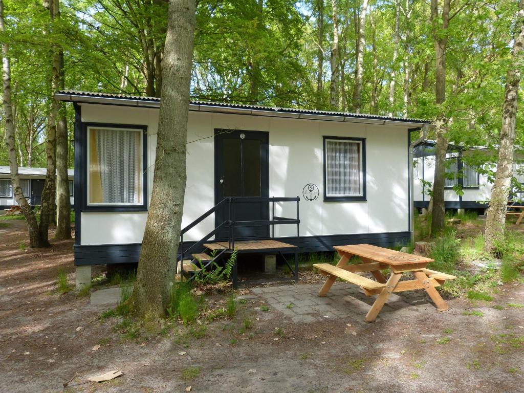 DDR Bungalow direkt am Strand auf Rügen - Bungalow 5 Sur La Plage