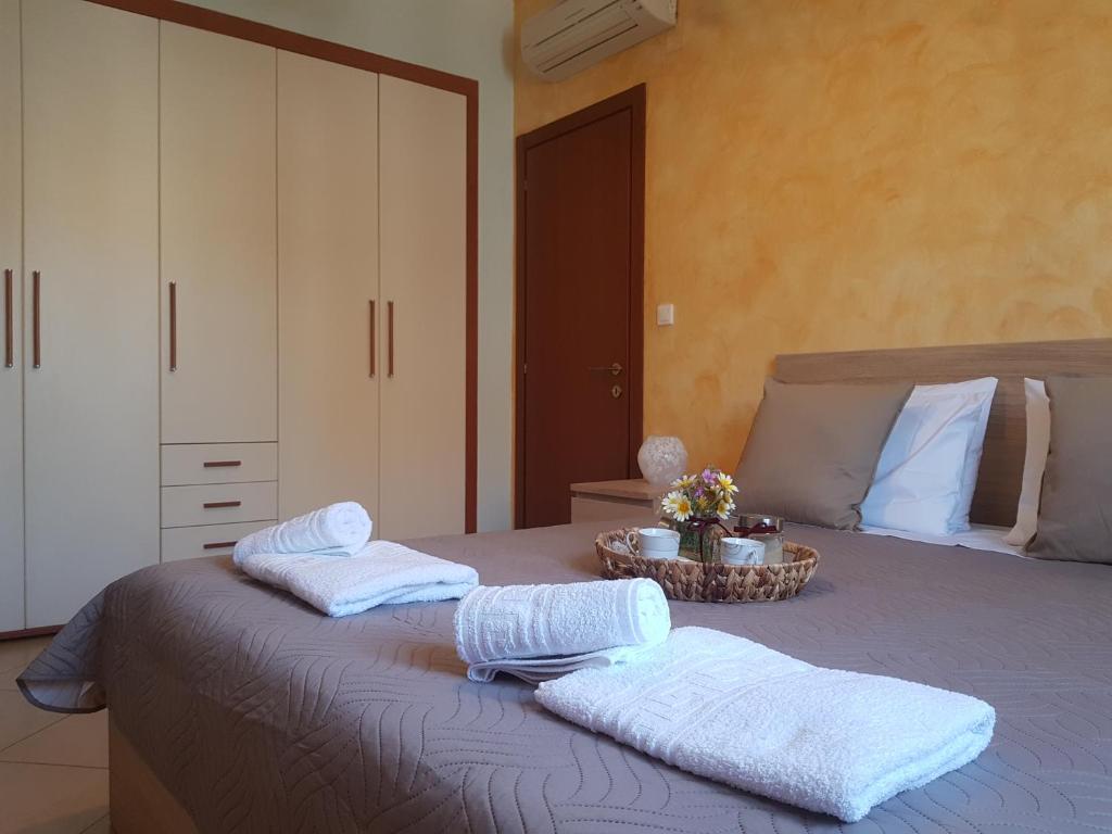 Postel nebo postele na pokoji v ubytování Comfy Apartment