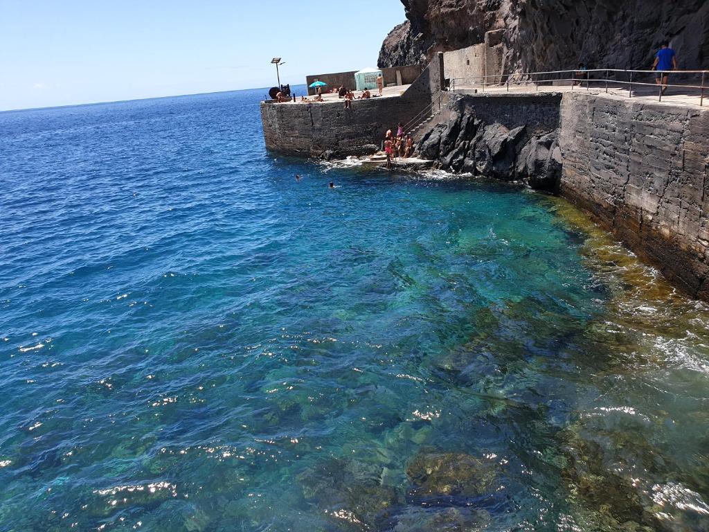 a large body of water next to a cliff at Casa Angel y Carmen (La Dama, La Gomera) in El Cercado