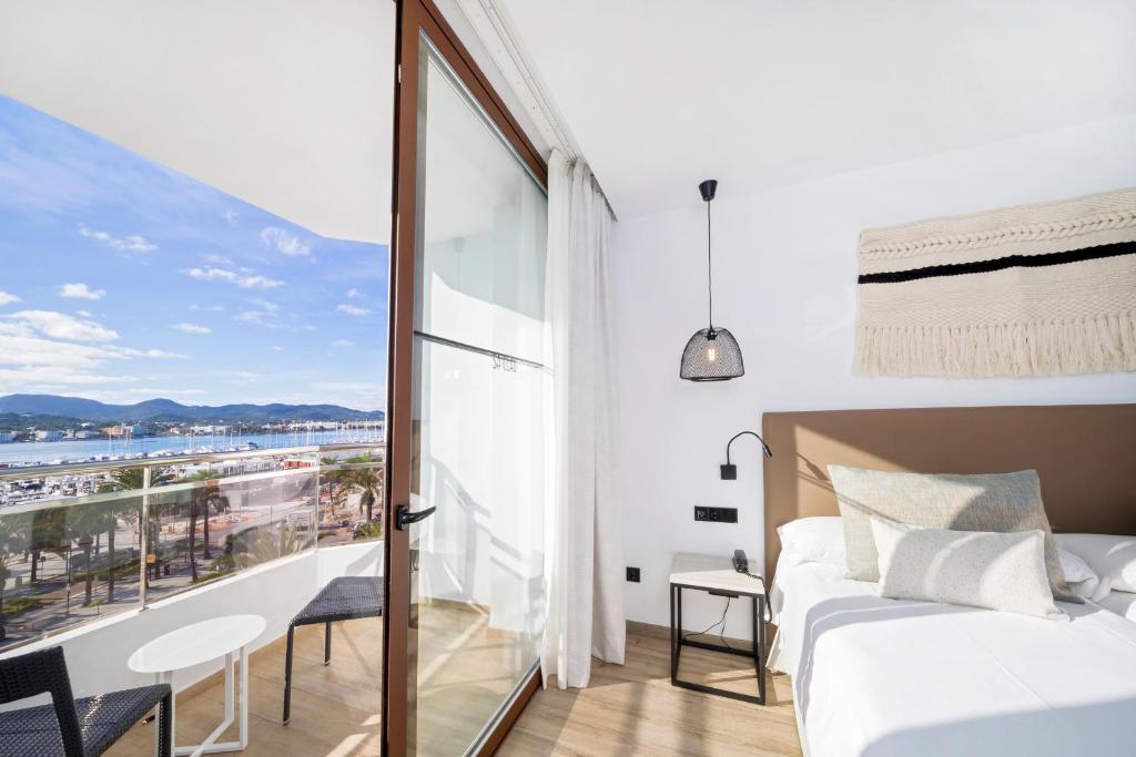 Hotel Sa Clau by Mamboにあるベッド