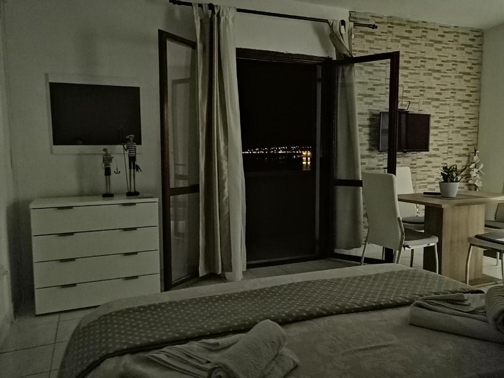 Łóżko lub łóżka w pokoju w obiekcie Seaview Holiday Apartments, Ventura Nin