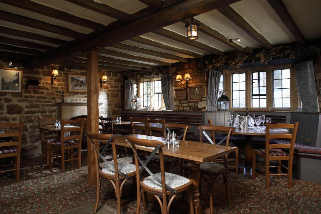 Restaurace v ubytování Eight Bells Inn