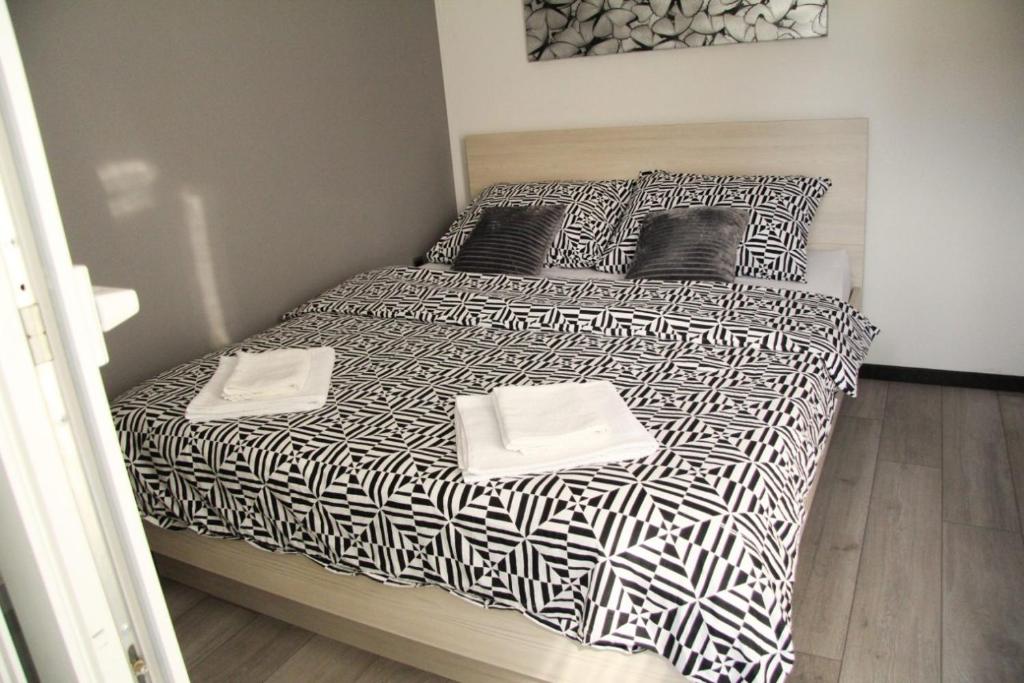 Posteľ alebo postele v izbe v ubytovaní Apartman Rina,Biograd na moru