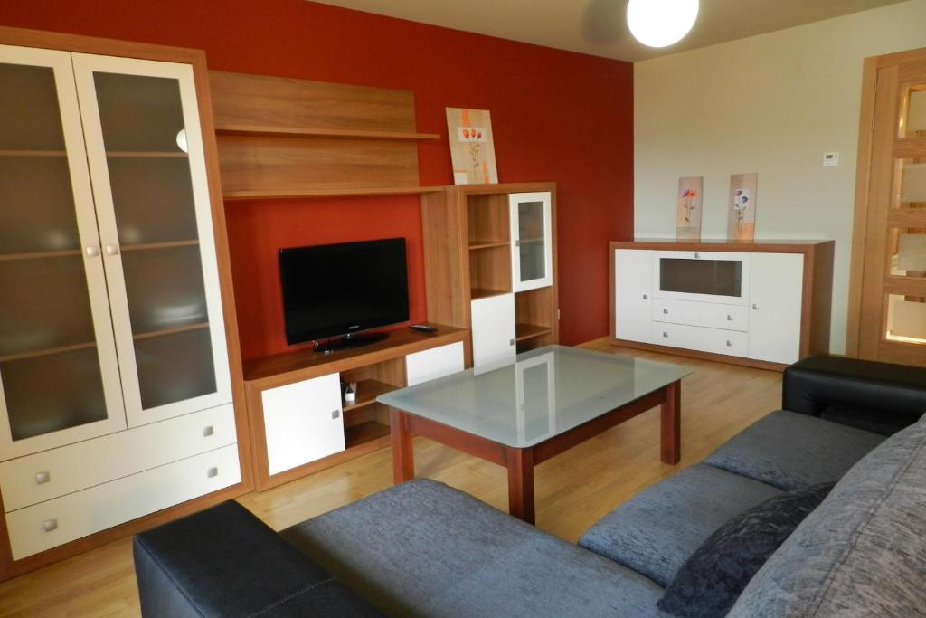 TV a/nebo společenská místnost v ubytování Chalet Adosado Allariz