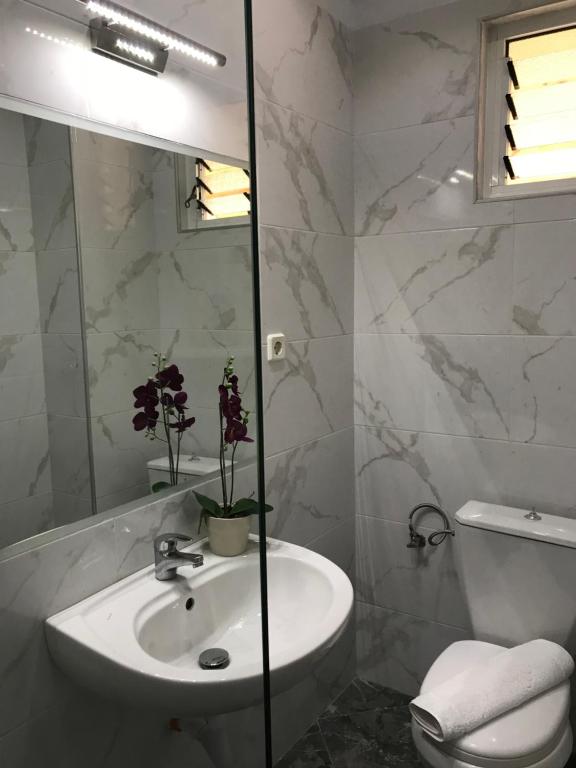 Joy Hotel - Image 8