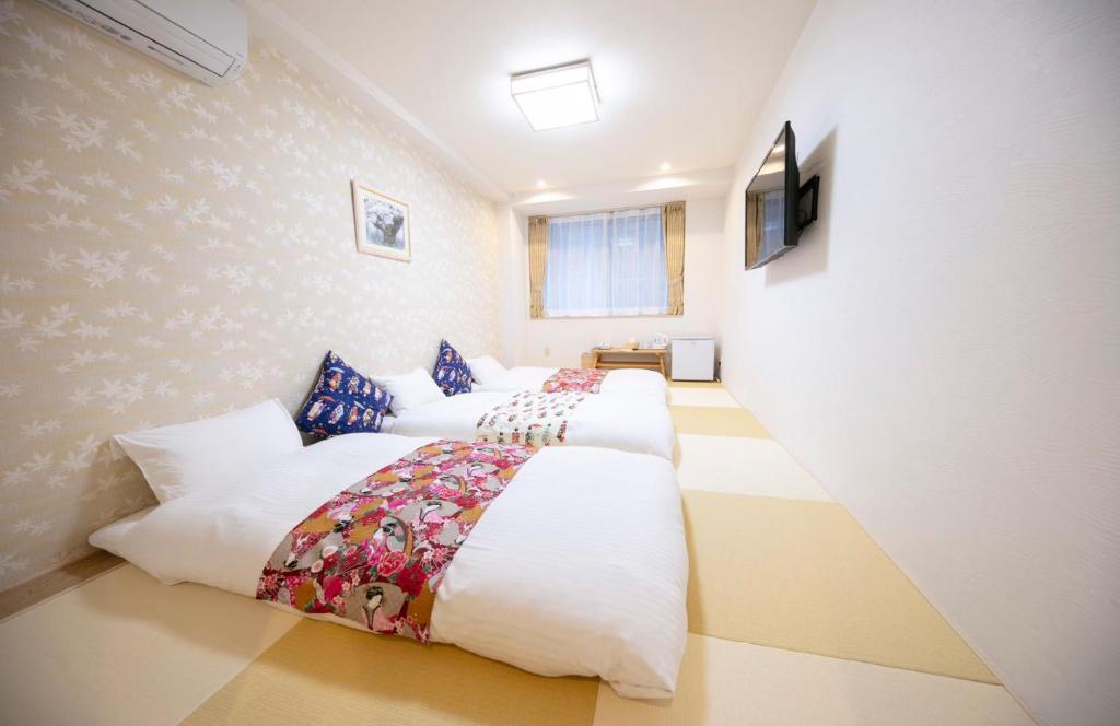 Postel nebo postele na pokoji v ubytování Dotonbori Shinsaibashi Hotel