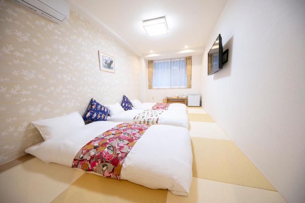 Postel nebo postele na pokoji v ubytování Dotonbori Shinsaibashi Hotel