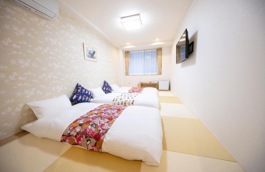 Postel nebo postele na pokoji v ubytování Dotonbori Shinsaibashi Hotel