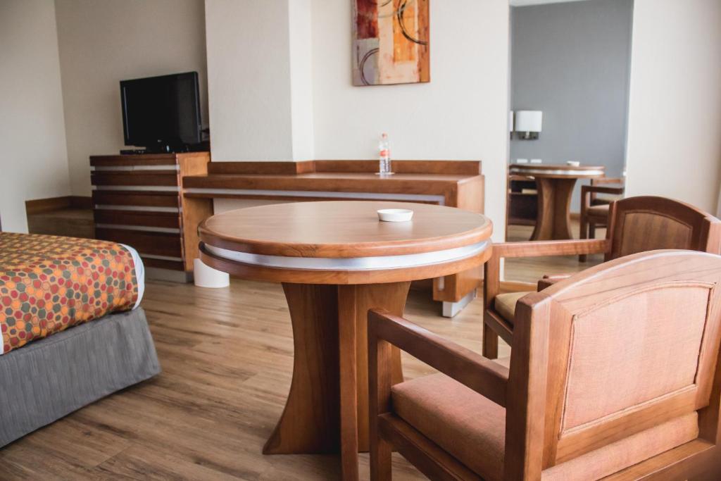 TV a/nebo společenská místnost v ubytování Hotel Mirage - Centro Histórico de Querétaro
