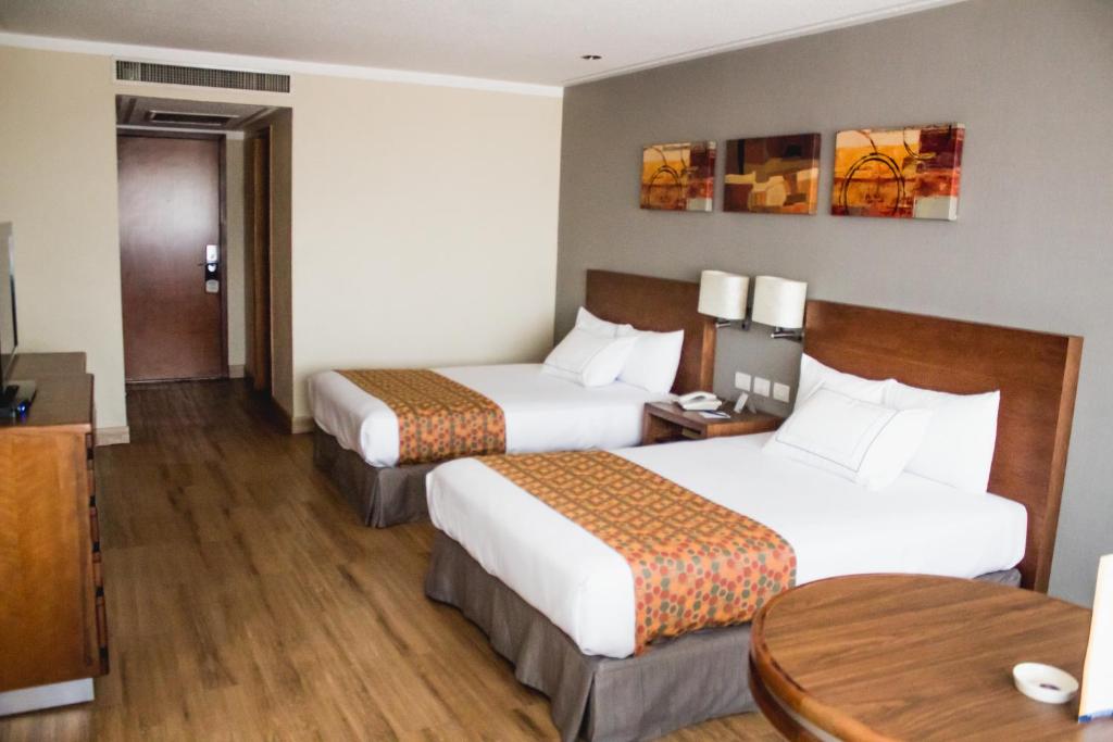 Postel nebo postele na pokoji v ubytování Hotel Mirage - Centro Histórico de Querétaro
