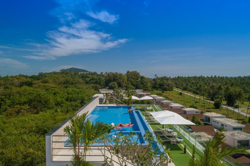 Bazén v ubytování Babylon Sky Garden - Long Term Holiday Rentals nebo v jeho okolí