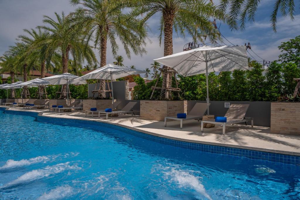 Bazén v ubytování Babylon Sky Garden - Long Term Holiday Rentals nebo v jeho okolí