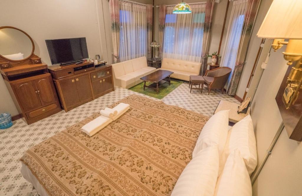 Ban Mai Vintage - Four-Bedroom House