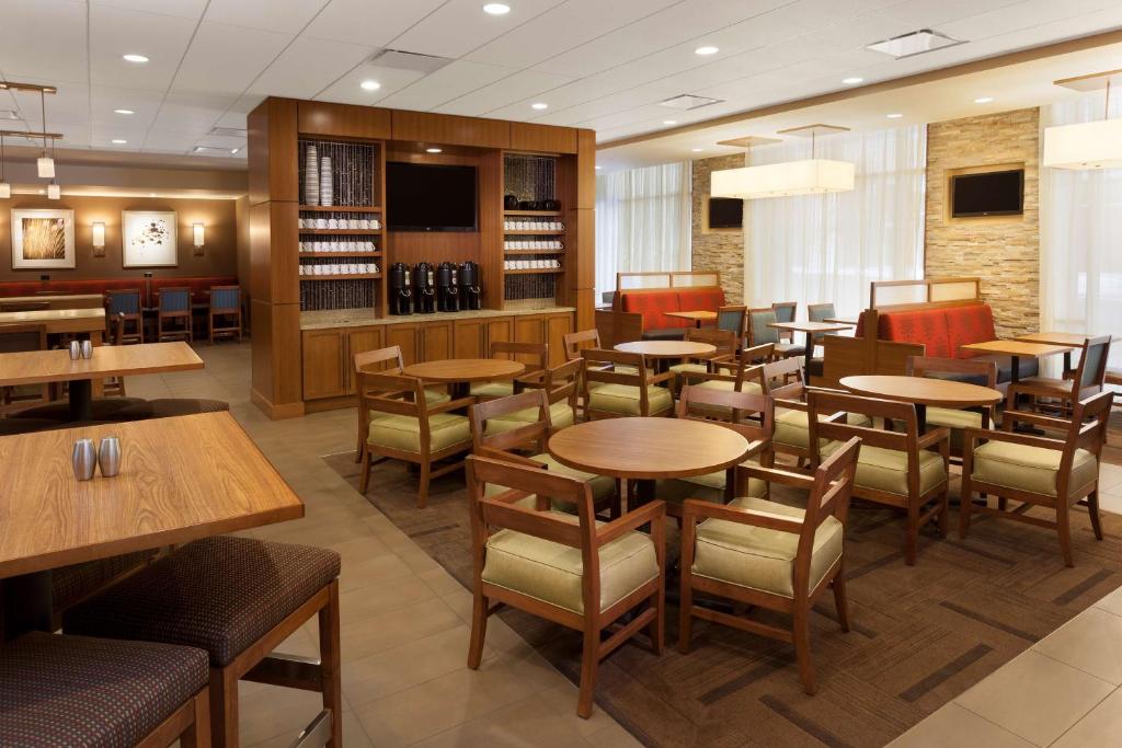 Hyatt Place Austin Downtown photo