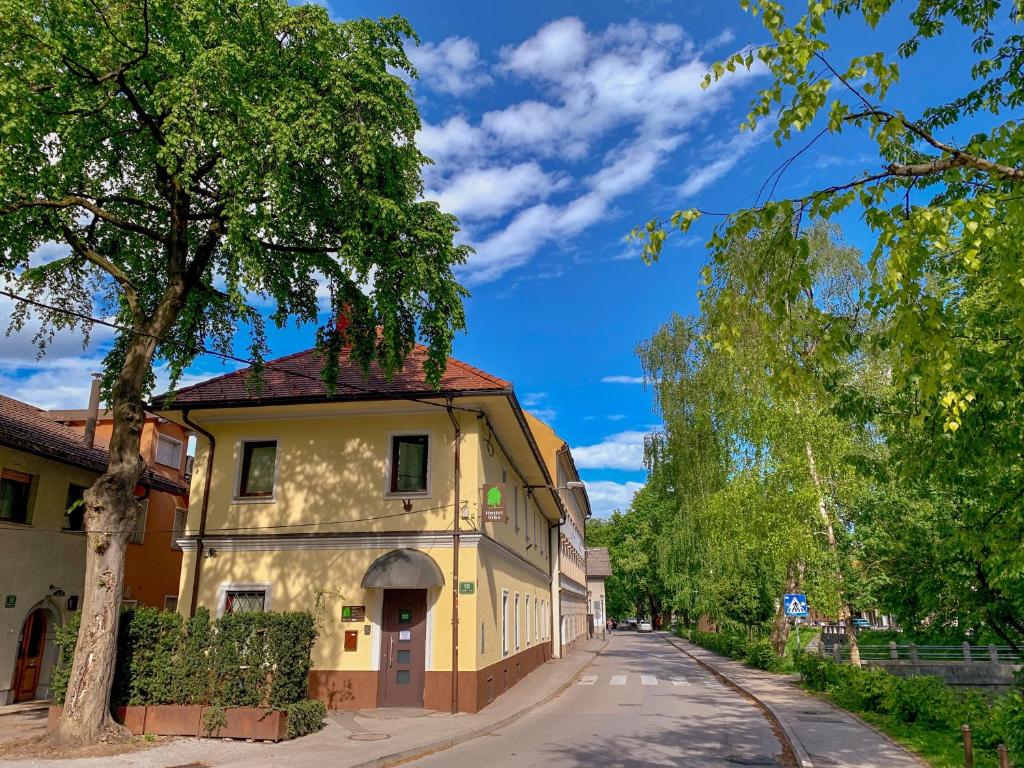 Budova, kde se hostel nachází