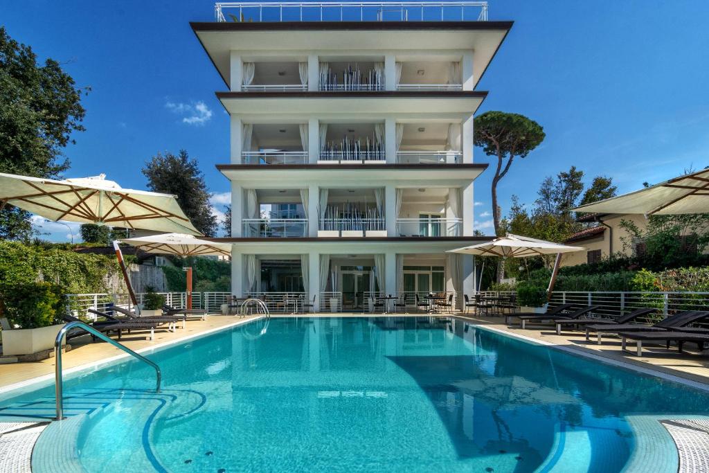 a large swimming pool with a large balcony at Hotel Central Park in Marina di Pietrasanta