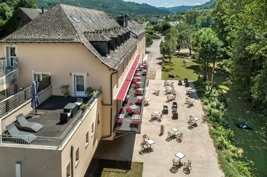 Nespecifikovaný výhled na hory nebo výhled na hory při pohledu z hotelu