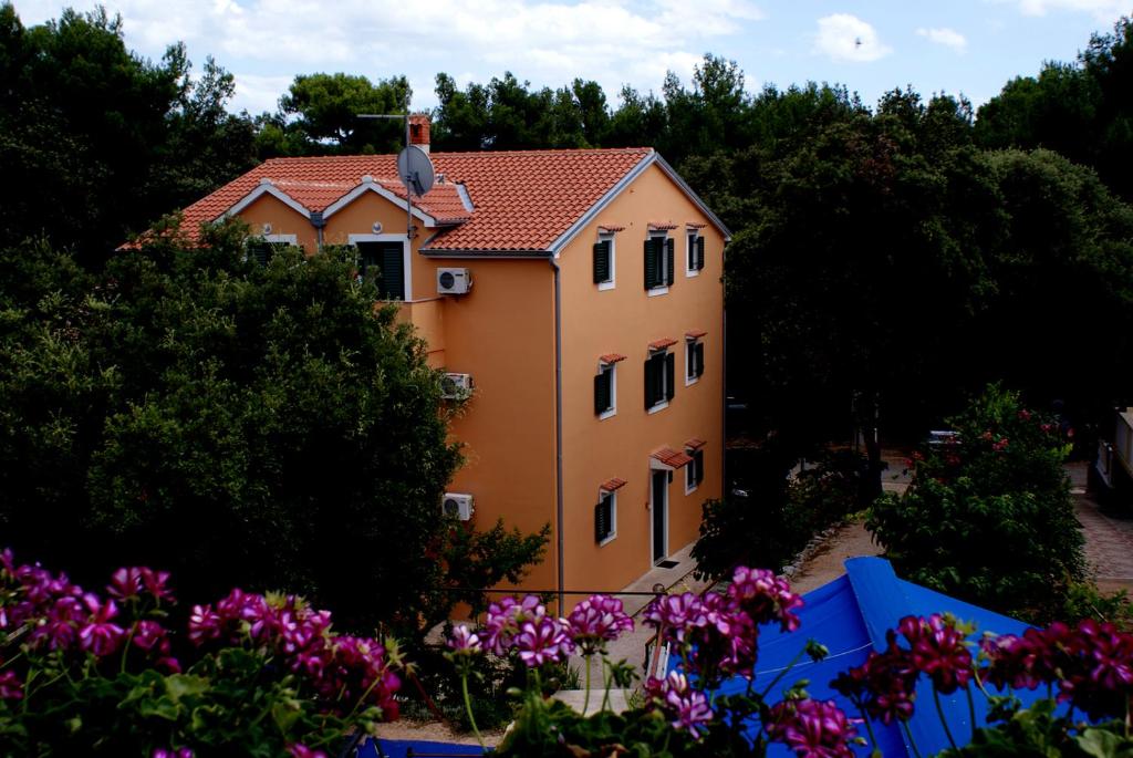 Budova, kde se hotel nachází