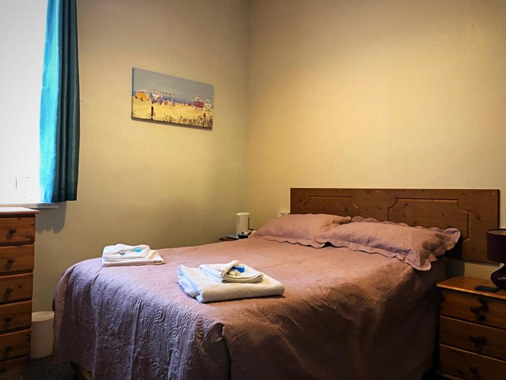 A bed or beds in a room at Haydee Guesthouse 