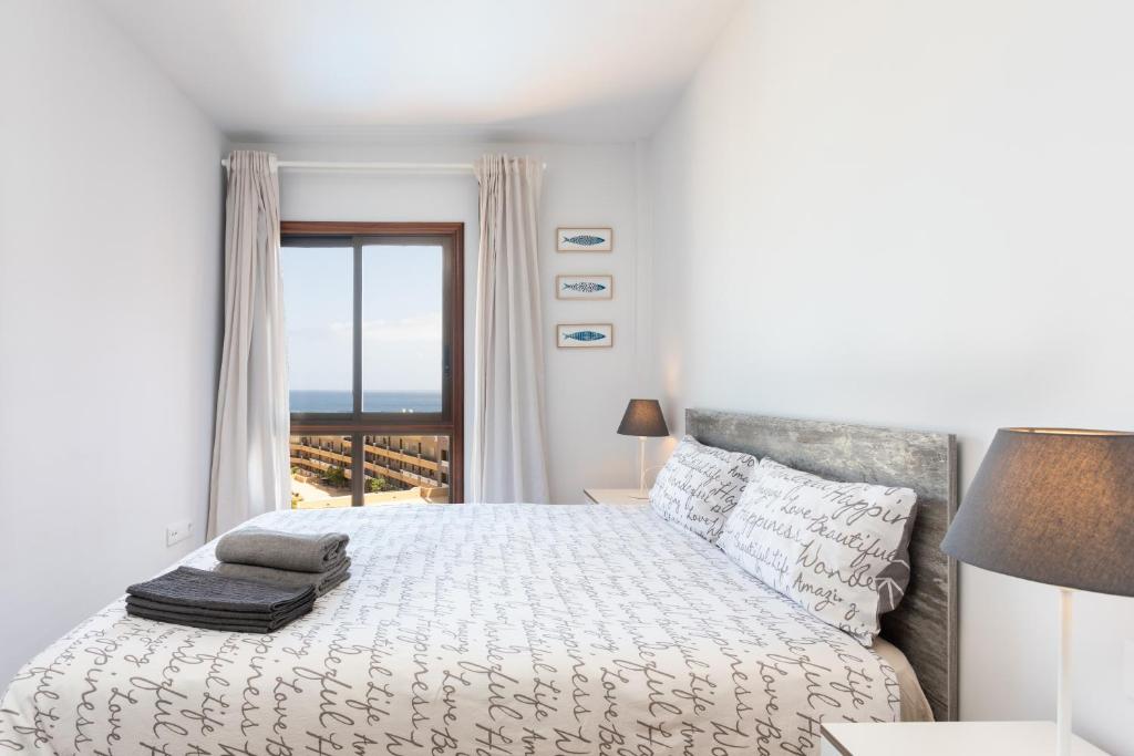 Posteľ alebo postele v izbe v ubytovaní Home2Book Amazing Sea View El Médano Pool & Wifi