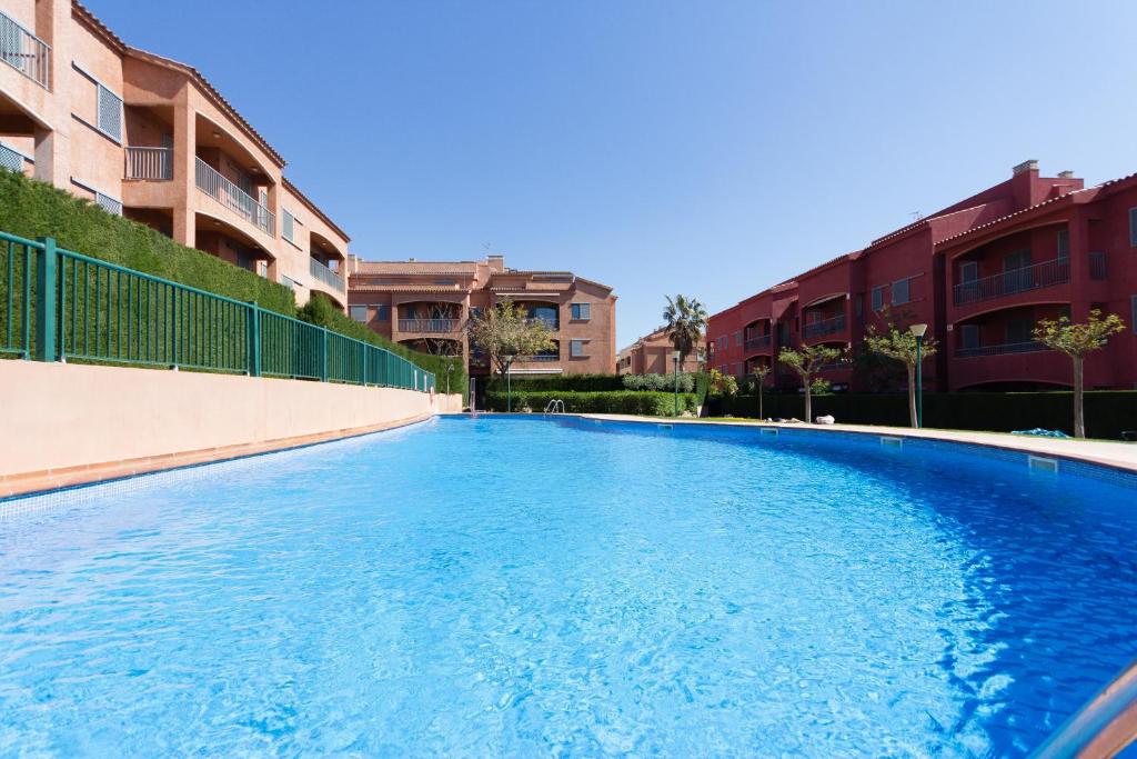 Bazén v ubytování INNOUTHOME Duplex Valls nebo v jeho okolí