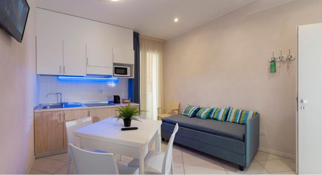 Kuchyňa alebo kuchynka v ubytovaní White Suite & Apartments
