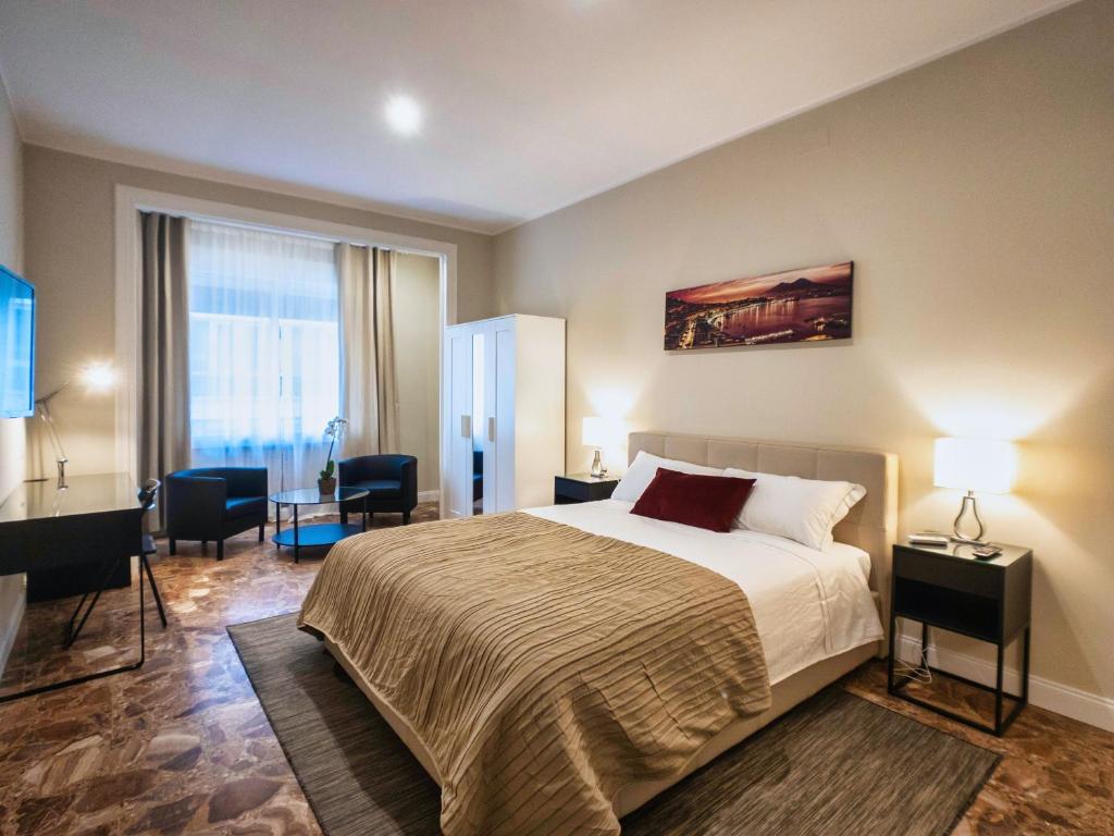 Postel nebo postele na pokoji v ubytování SILIA HOUSE Napoli Centro