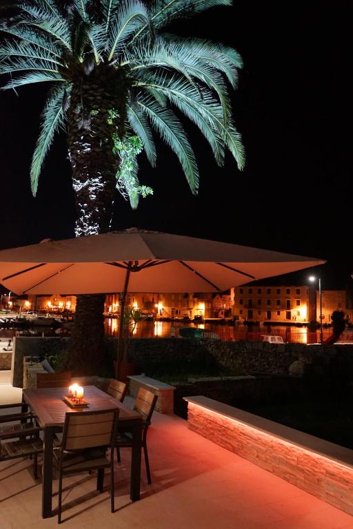 Basen w obiekcie Pascal Villa 7 nights 1 free lub w pobliżu