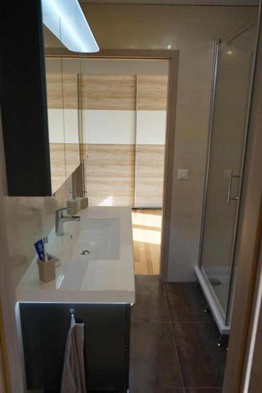 Łazienka w obiekcie Pascal Villa 7 nights 1 free