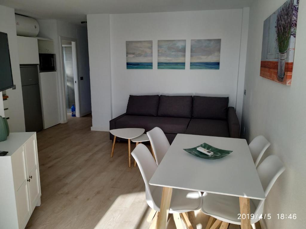Posedenie v ubytovaní Apartamento en urbanización Algaida en primera línea de playa